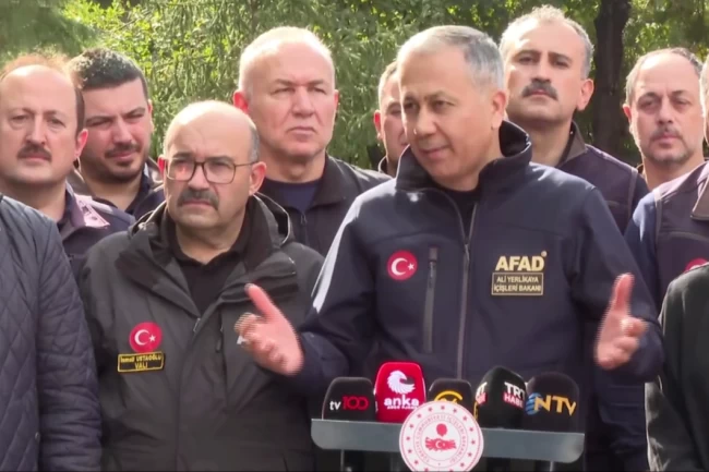 Bakan Yerlikaya Sındırgı'dan son durumu açıkladı... Balıkesir'e acil ihtiyaçlar için 25 milyon TL