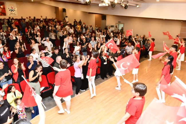 Çiğli'de "O'nun Sayesinde" duygu dolu anlar yaşattı