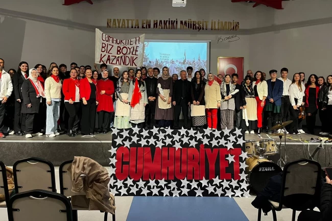 Bursa Erkek Lisesi'nde "Cumhuriyeti Biz Böyle Kazandık" oratoryosu