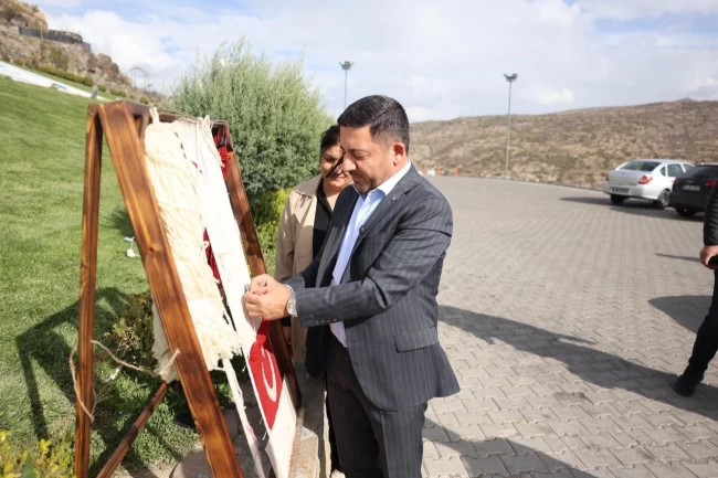 "İlmek İlmek Türkiye" projesinde son ilmek Başkan Arı'dan