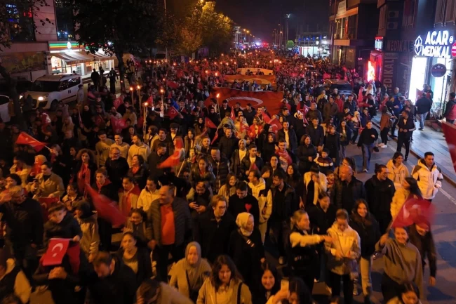 Düzce'de binlerce kişi Cumhuriyet Yürüyüşünde buluştu