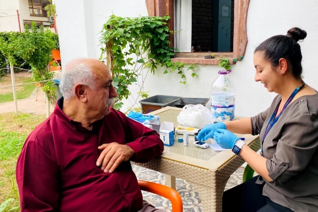 Antalya Muratpaşa'dan kıdemli kent sakinlerine sağlık desteği