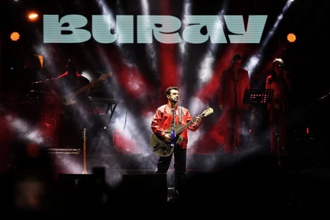 Denizli'de Cumhuriyet coşkusu Buray konseriyle zirveye ulaştı