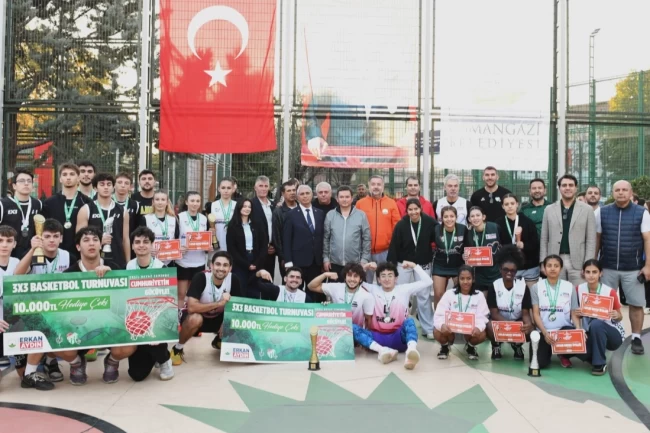 Bursa Osmangazi'de basketler Cumhuriyet için atıldı