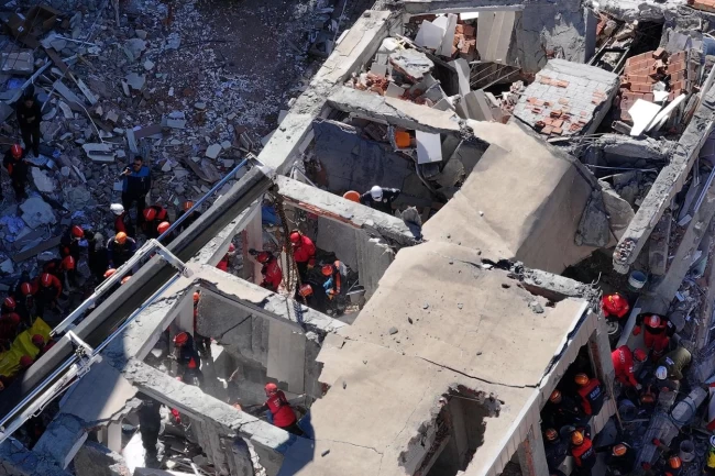 Gebze'de çöken binadan 2 acı haber daha! Ölü sayısı 4 oldu