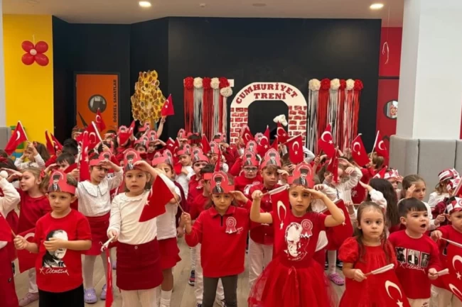 Bursa Nilüfer'de minikler Cumhuriyet Bayramı'nı coşkuyla kutladı