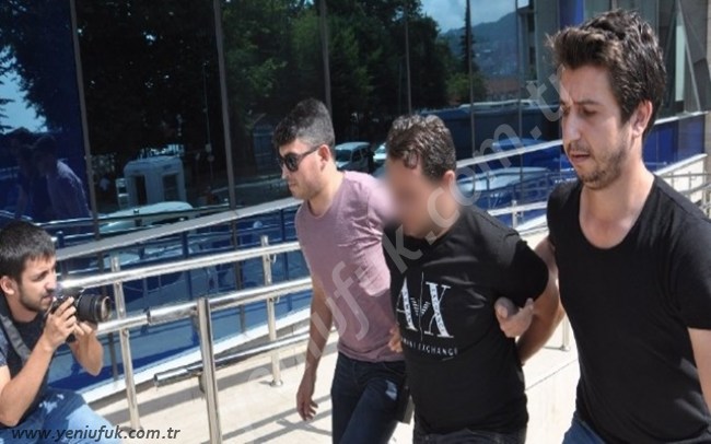 SAHTE POLİSLER 100 BİN DOLANDIRDI