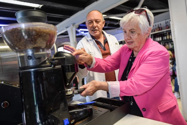 İzmir'de ileri yaş baristalar iş başında