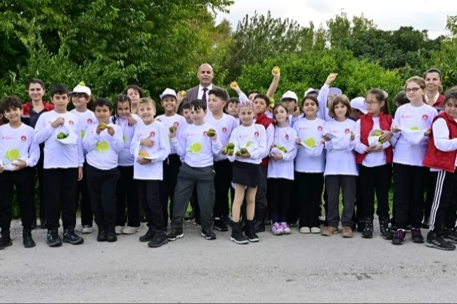 İzmir'de çocuklar tarımı lider kampta öğreniyor