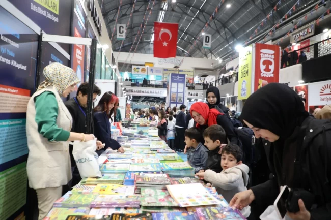 Bursa İnegöl 9. kez 'Kitap Günleri'ne kapı açtı
