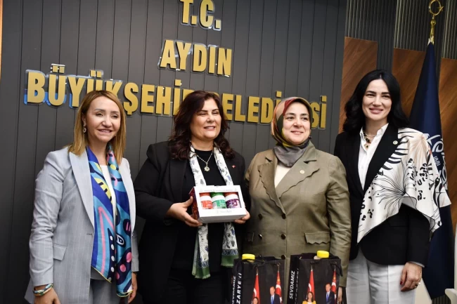 AK Partili kadın belediye başkanları Aydın'da buluştu