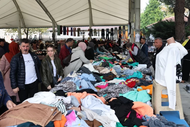 Bursa Nilüfer'in 7'nci giyim pazarı açıldı