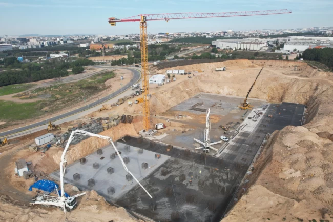 Çayırova Devlet'in temel betonu dökülüyor