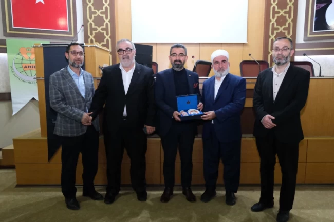 Bursa İnegöl'de Aile Okulu'nda 'tesettür ve mahremiyet' semineri