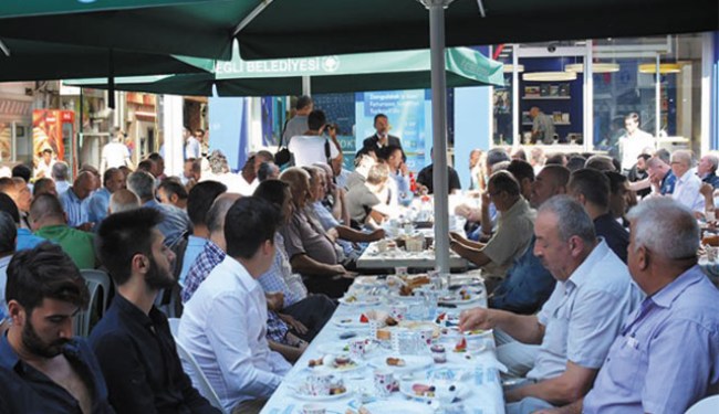 TEK TEK DİNLEDİ, MÜDÜRLERE TALİMAT VERDİ