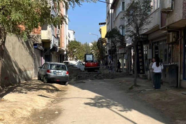 Edirne Keşan'da Uğur Mumcu Caddesi'ndeki çalışmalar esnafı çileden çıkardı!