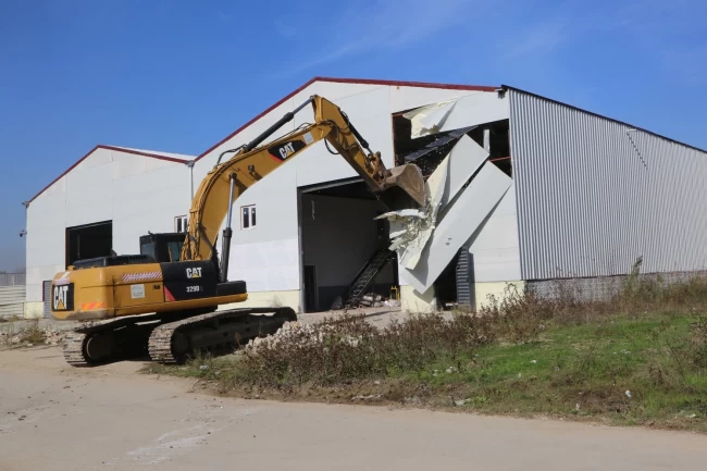 Bursa Nilüfer'de imara aykırı iki yapıya yıkım!