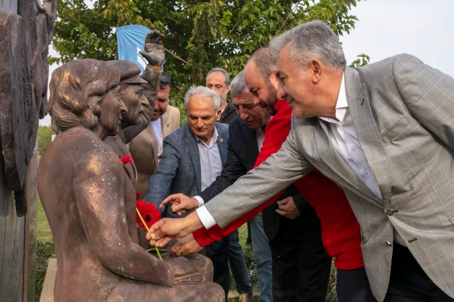 Bülent Ecevit vefatının 19. yılında İzmir Güzelbahçe'de anıldı