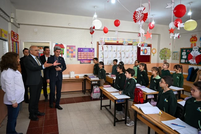 Malatya'da Başkan Er'den Mehmet Emin Bitlis İlkokulu'na ziyaret