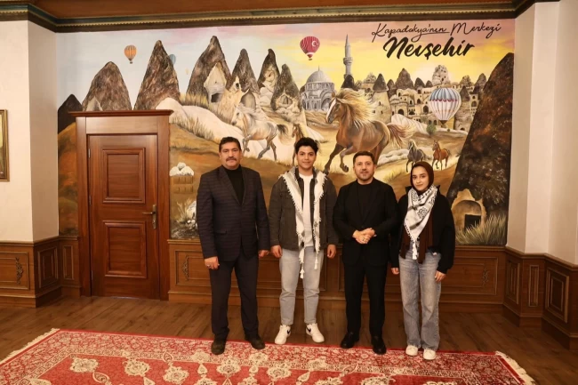 Filistinli öğrencilerden Başkan Rasim Arı'ya özel teşekkür