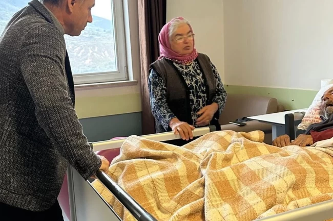 Reşadiye'de Başkan Ünal'dan hasta yatağı talebine anında müdahale