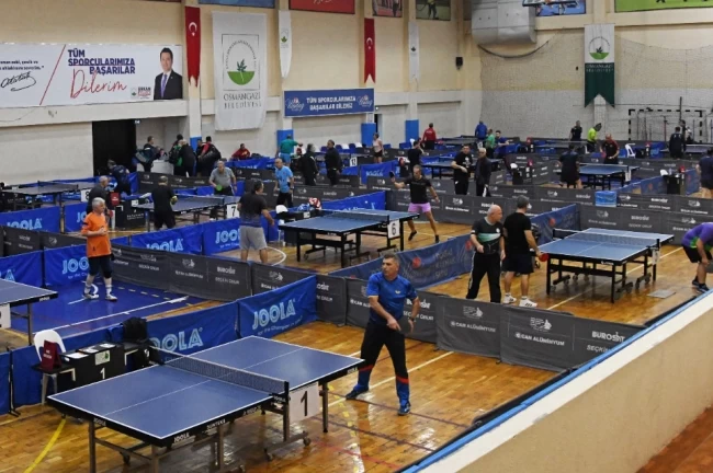 Masa tenisinin ustaları Osmangazi'de buluştu