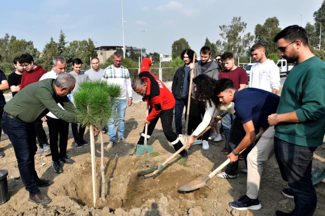 İzmir'de gençlerin eliyle daha yeşil Bornova