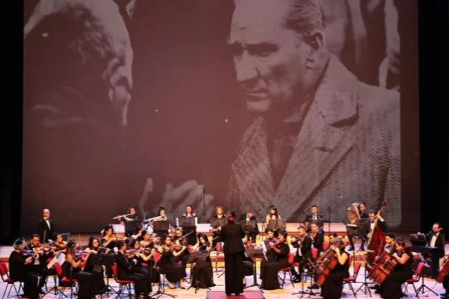 Ata'ya saygı konseri Denizli'de duygusal anlara sahne oldu