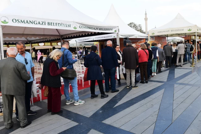 Bursa'da Osmangazi Kitap Fuarı 8'inci gününde de doldu taştı