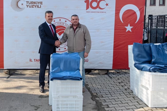 Bursa Gemlik'te 19 zeytin üreticisine ekipman desteği