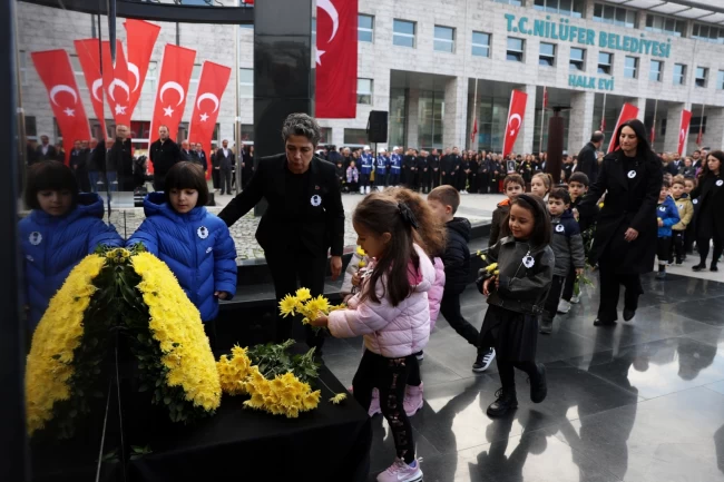 Bursa Nilüfer, Ata'sını Cumhuriyet Meydanı'nda andı