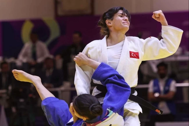 Tuğçe Beder'den Riyad'da altın madalya