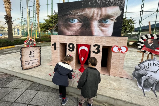 İstanbul Bakırköy 10 Kasım'da Ata'sını andı