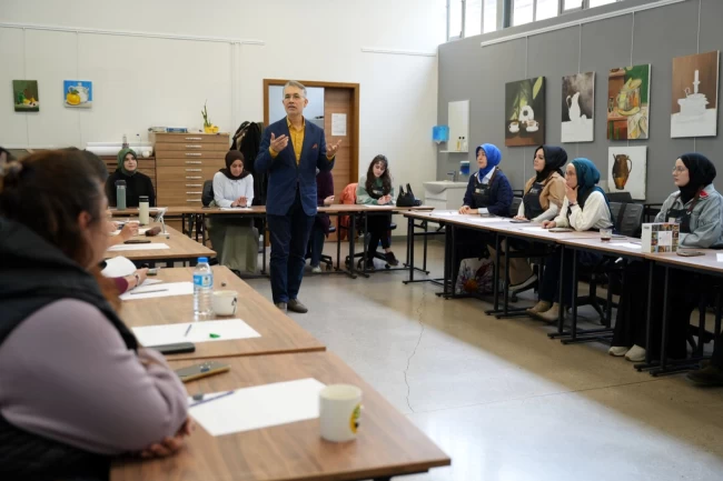 Ressam Cemal Toy, renklerin şifasını Kocaeli'ye taşıdı