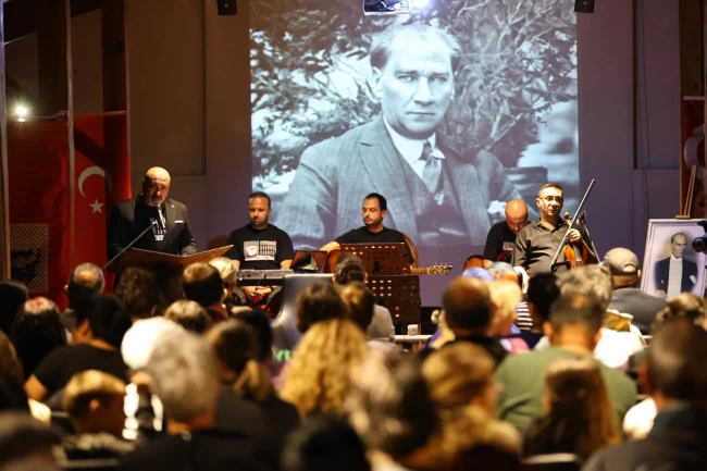 Atatürk, Efes Selçuk'ta şarkılar ve şiirlerle anıldı