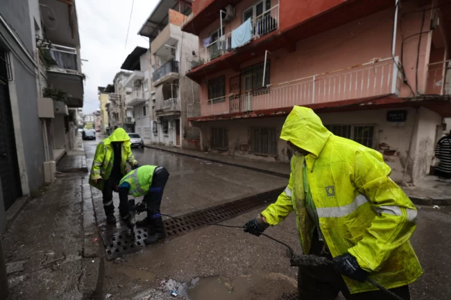 İZSU, İzmir'de kuvvetli yağışlara karşı acil durum planını devreye aldı