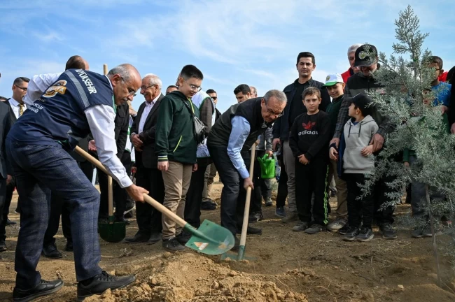 Malatya'da 2 bin 200 fidan toprakla buluştu