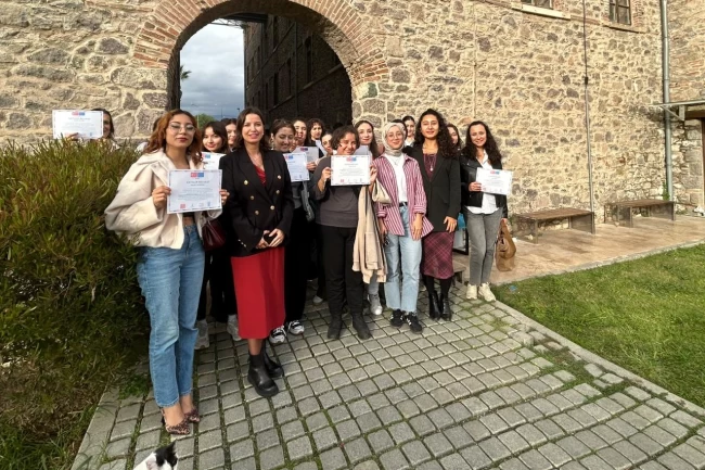 İzmirli kadınlar dijital dünyada güçleniyor