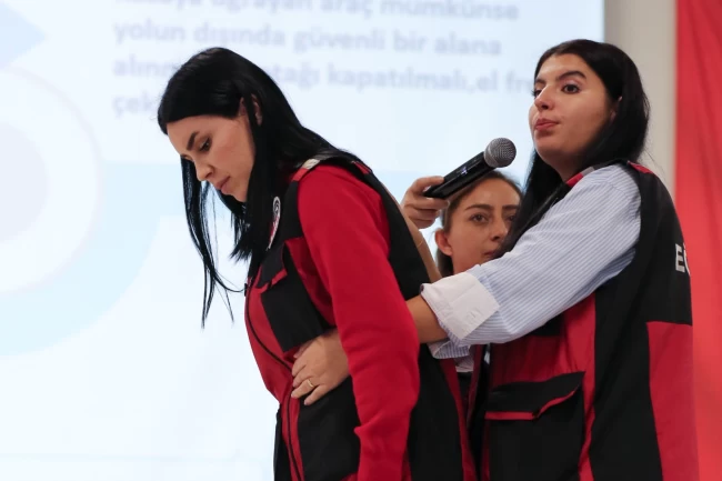 Ankara'da çocuklara güvenli okul ve ilk yardım bilinci kazandırıldı