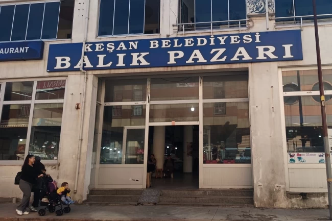 Edirne Keşan Balık Pazarı'nda kanalizasyon sorunu sürüyor!
