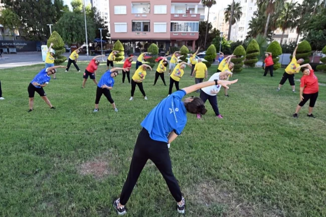 Mersin'de emeklilere "Sabah Sporu" etkinliği