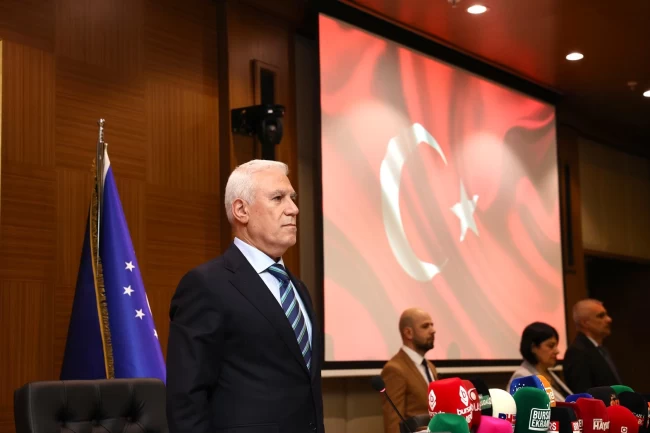 Bursa Büyükşehir Meclisi'nde şehitler için saygı duruşu