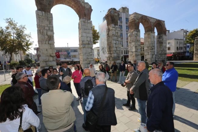 İzmirli turist rehberlerinden Efes Tarlası Yaşam Köyü'ne eğitim ziyareti