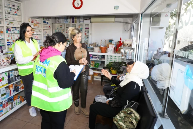 İzmir Narlıdere'de esnafın ihtiyaçları yerinde tespit ediliyor