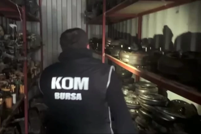 Bursa'da gümrük kaçağı araç operasyonu: 2 tutuklama