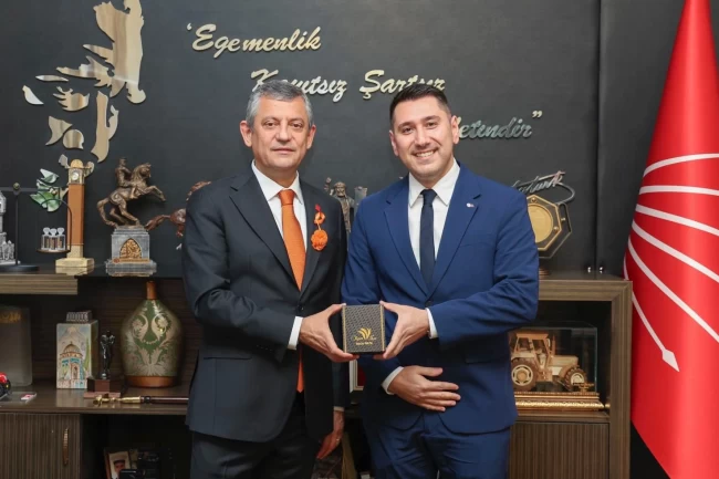 Deniz Karafazlı, CHP Genel Başkanı Özgür Özel'i ziyaret etti