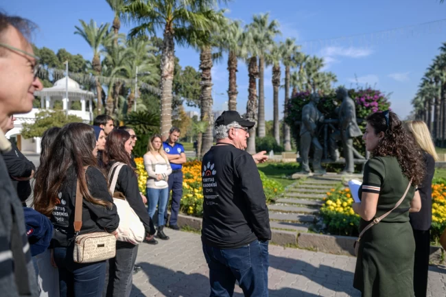 Türkiye'de ilk kez İzmir'de hayata geçirildi... Kent Denetçileri iş başında