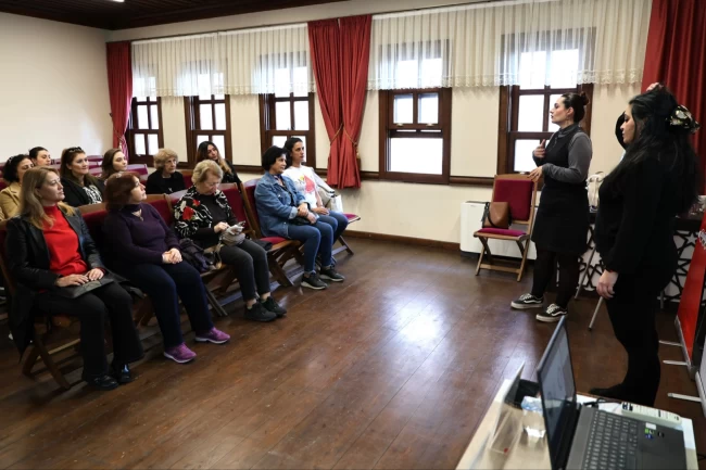 Bursa'da kadınlar şiddet türlerini Osmangazi'de öğrendi