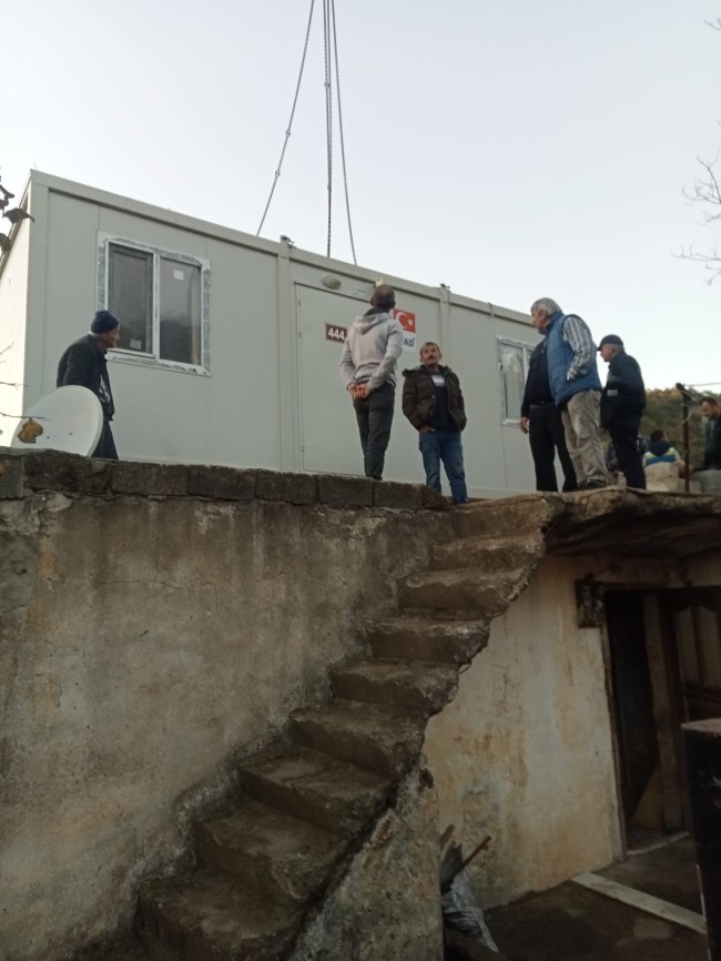 Yaraşlıyörük’te Sel Mağduru Gündoğdu Kardeşlere Konteyner Desteği