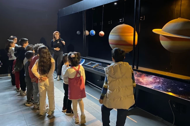 İzmir'de hayallerini çizen 650 çocuk Uzay Kampüsü'nde buluştu